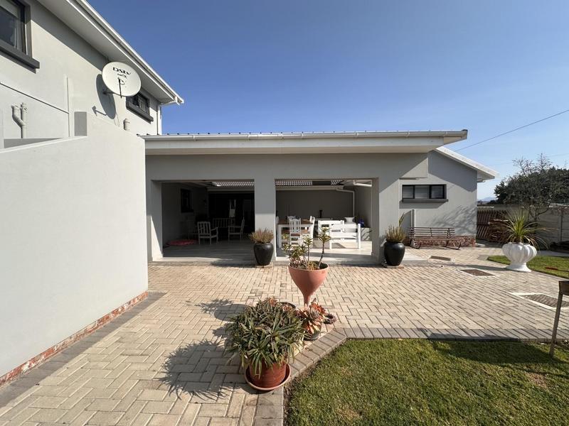 5 Bedroom Property for Sale in Fraaiuitsig Western Cape